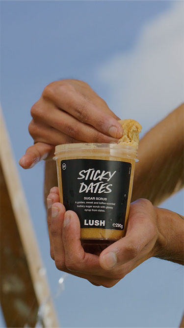 Sticky Dates | Vanilla and Sandalwood Scented Collection | LUSH